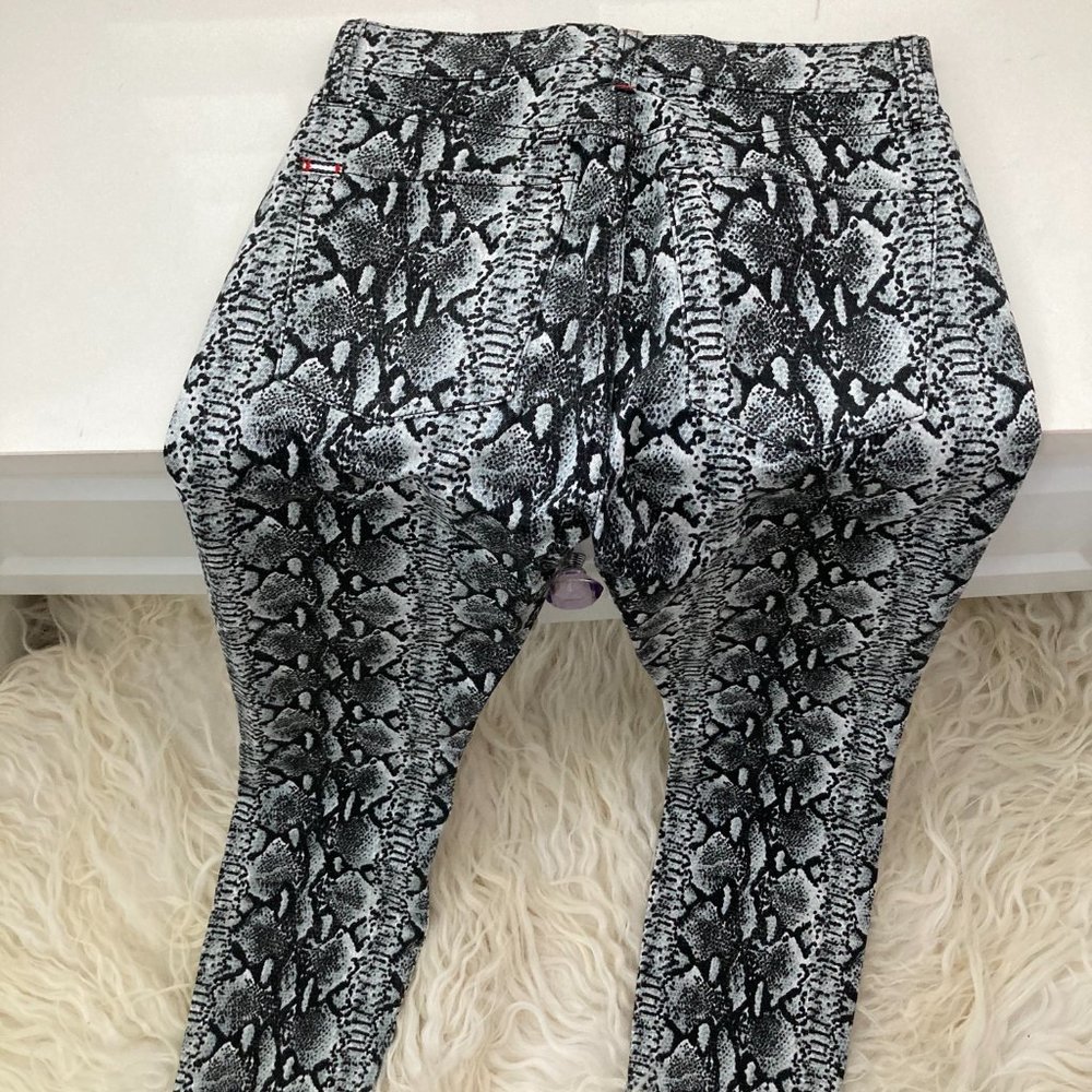 Alice and Olivia Good High Rise Skinny Jeans in Snake - Picture 11 of 13